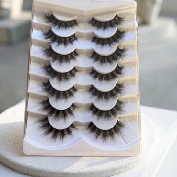 CURLY WISPIES EYELASHES - Picture 1 of 1